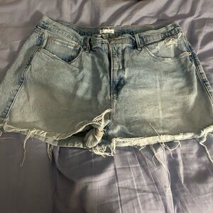 Good American Distressed Denim Women Shorts